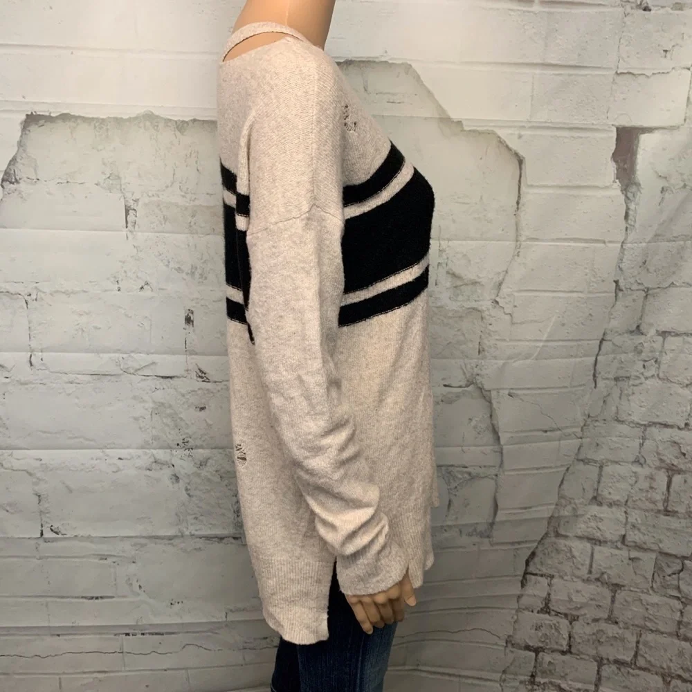 American Eagle Distressed Cutout Sweater - Picture 3 of 7